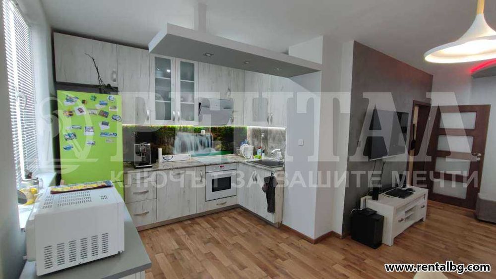 Продава се Тристаен апартамент в Пловдив, Център - 93 кв.м за 2033 €/кв.м - Снимка #1