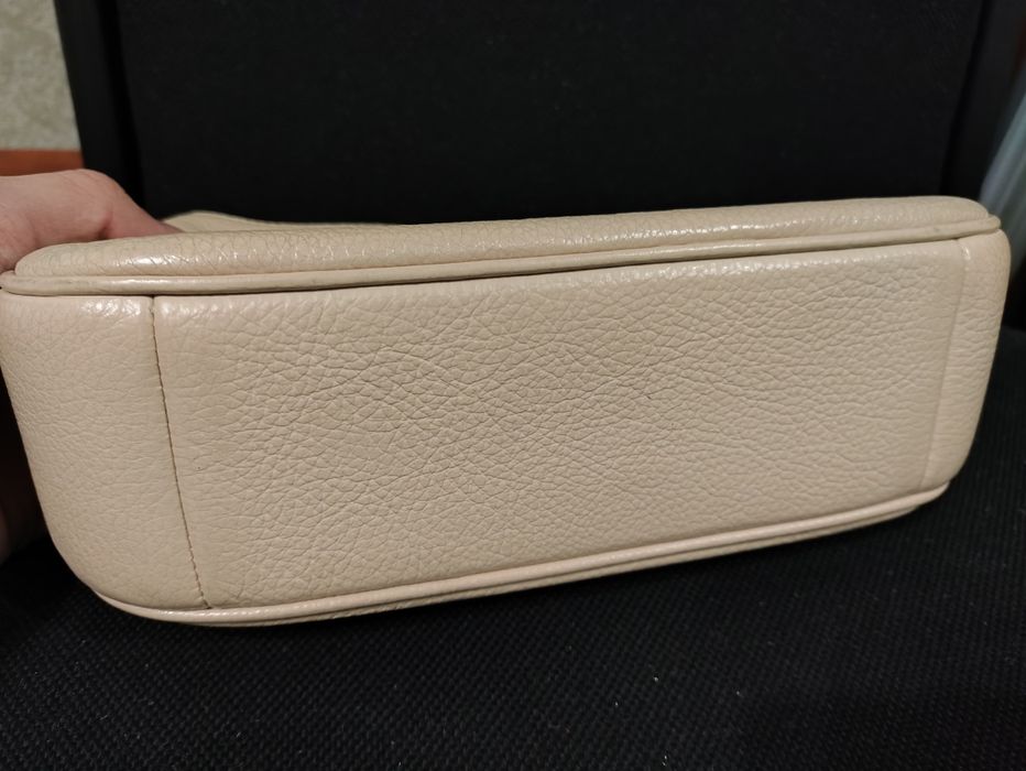 Сумочка — модель Coach Teri Shoulder Bag.
