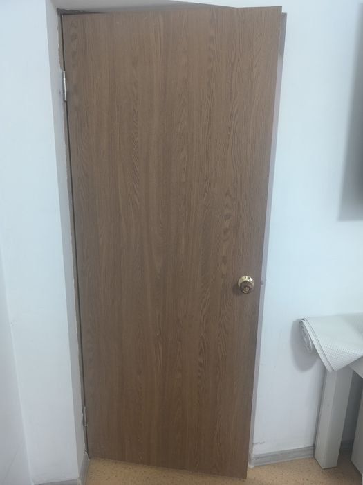 Продам межкомнатный дверь