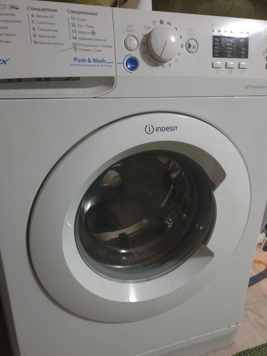 Продам стиральную машину Indesit