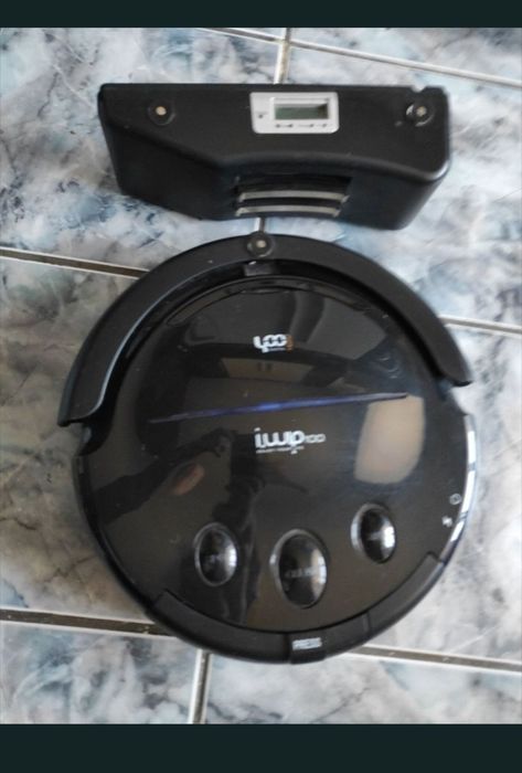 Robot pentru curățenie în stare bună de funcționare.
Nu avem incarcatorul.