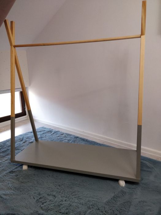 Stander haine teepee