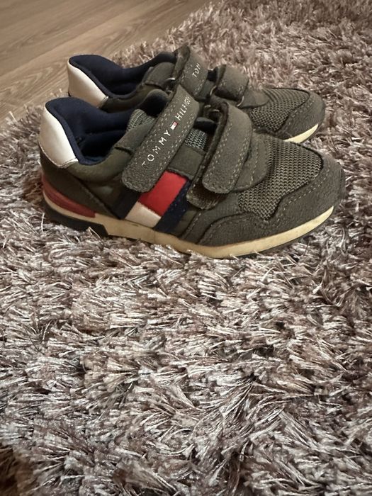 Vand adidas tommy hilfinger copii marimea 27