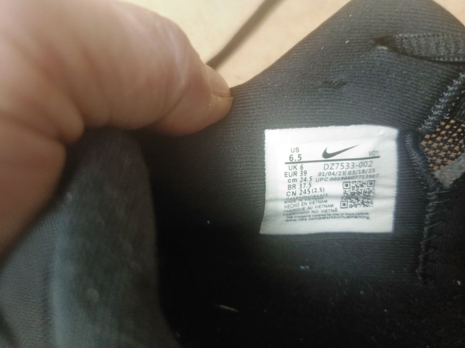 Продам кроссовки