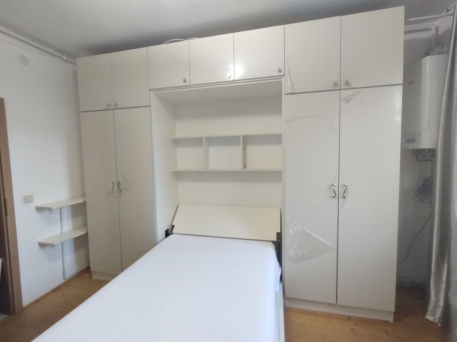 Set mobilier dormitor pat incorporat in mobila