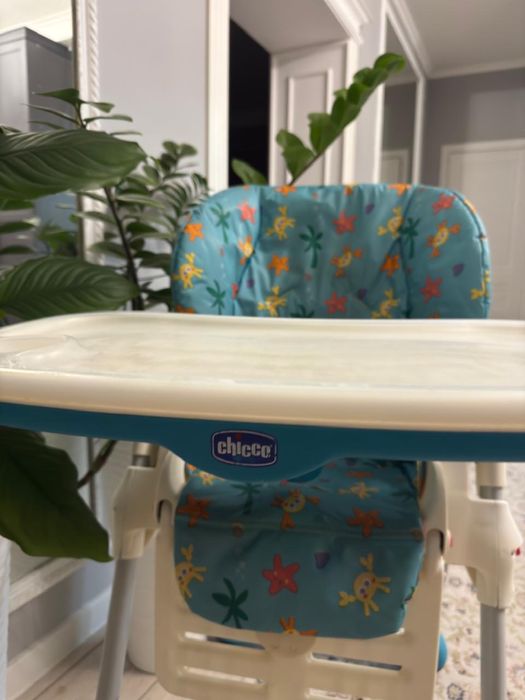 Продам детский стульчик Chicco оригинал