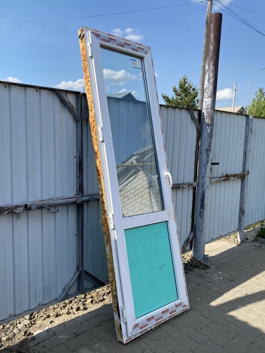 Продам балконную дверь