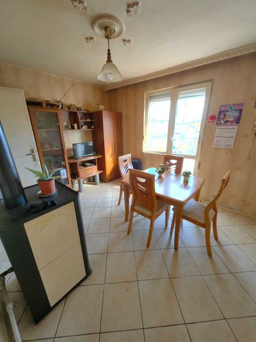 Продавам двуетажна къща в гр. Перник кв. Ралица