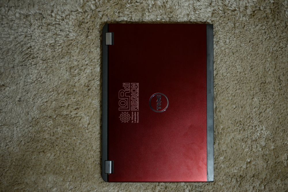 Laptop Dell Vostro 3360 pornește