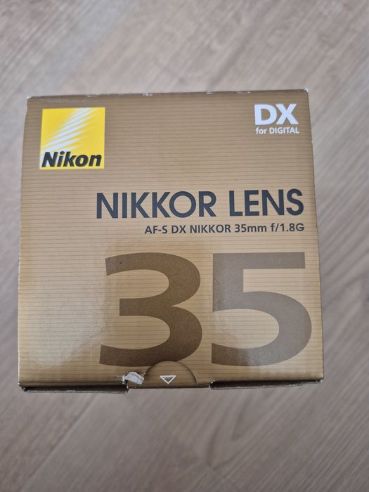 Фотоапарат Nikon D3300 с два обектива и подарък статив HAMA