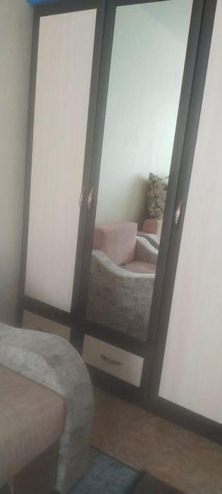 Срочно продам шкаф в хорошем состоянии .