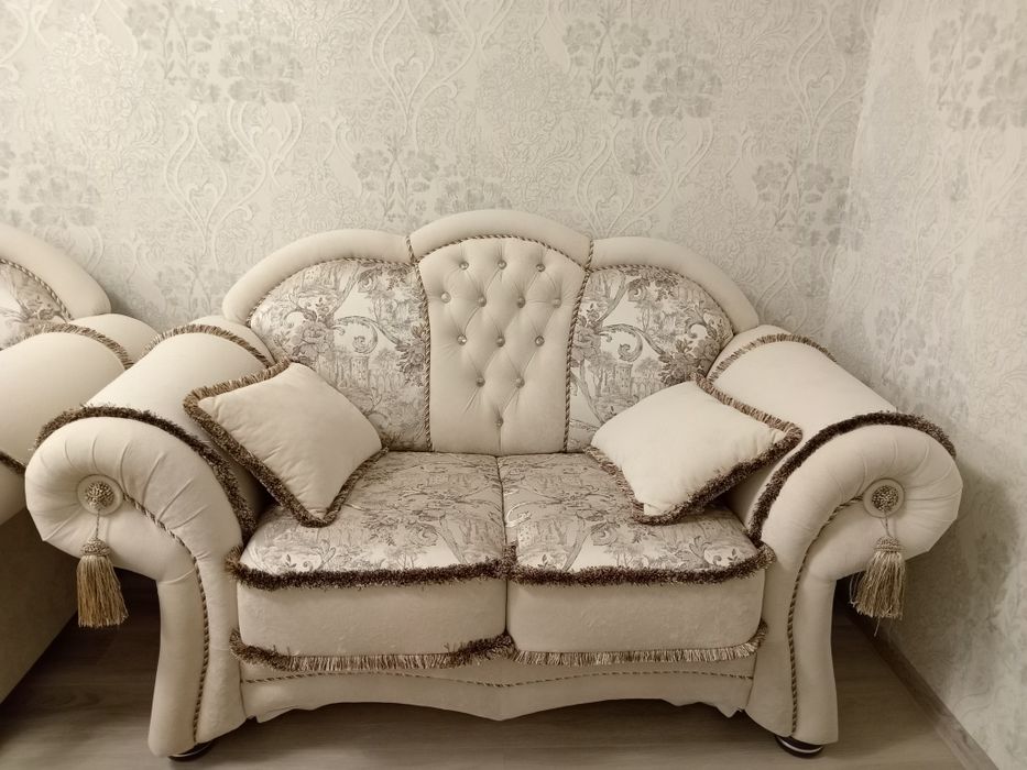 Продаётся комплект мягкой мебели