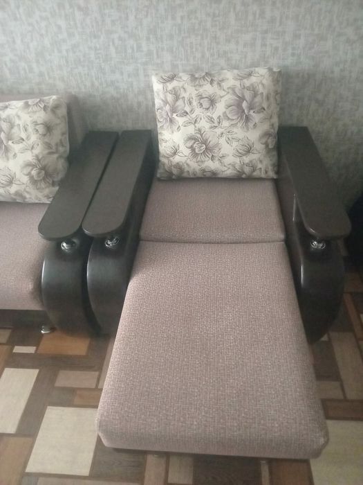 Продам угловой диван + кресло ,