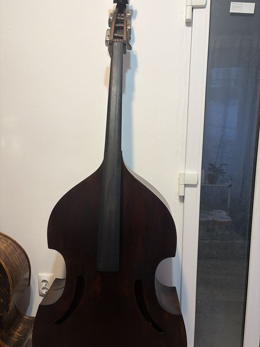 Bass de vanzare fin 1954
