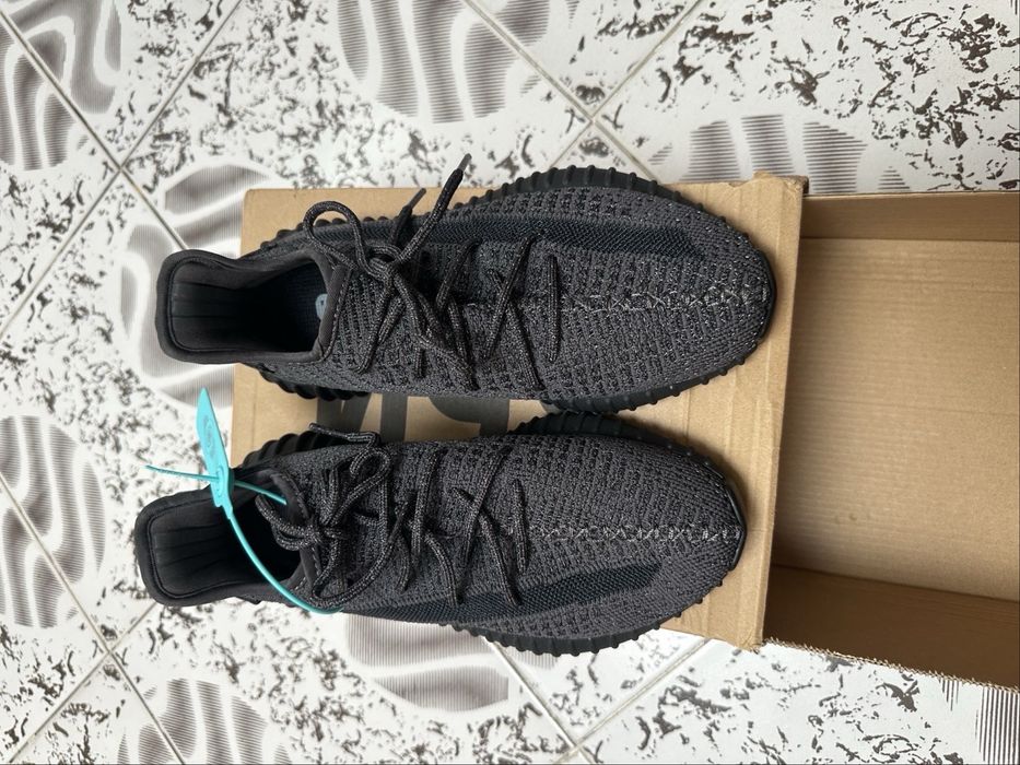 Adidasi yeezy