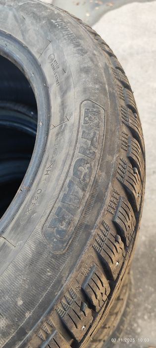 Продам шины зимние.