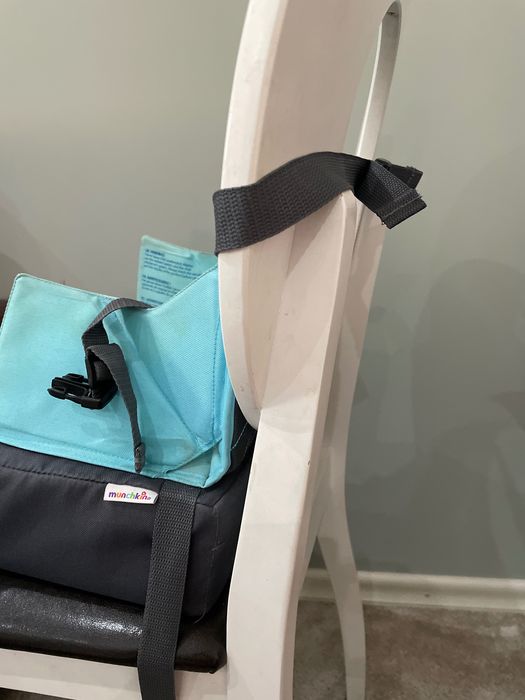 Преносимо столче за хранене с отделение за съхранение