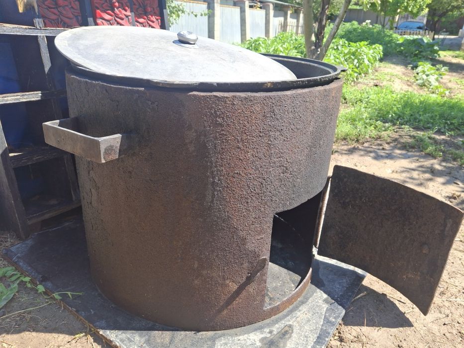 Продам казаны с ошаком и титан