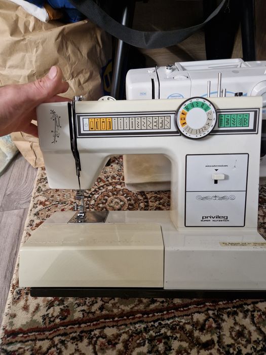 Mașina de cusut Elna Privileg și Sincer