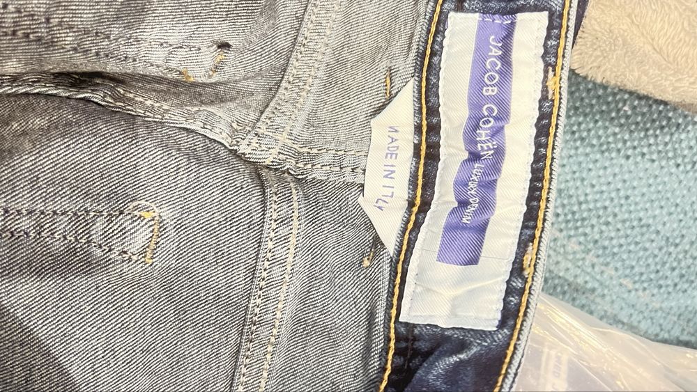 Дънки JACOB COHEN ! Чисто нов модел.Страхотен цвят.Налична серия 31-40