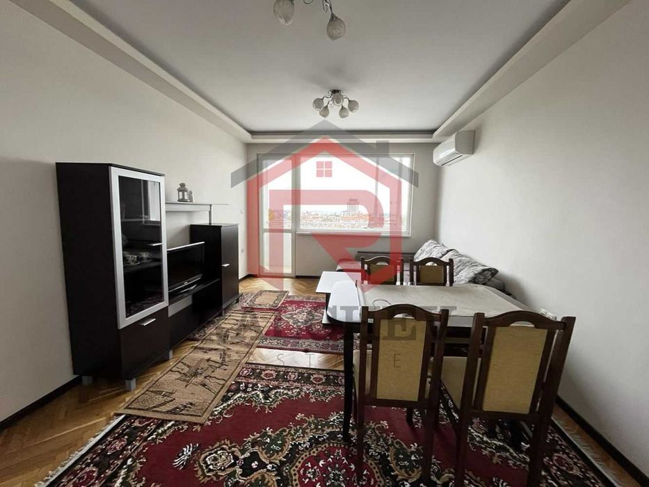 Тристаен апартамент с Морска панорама / Общината