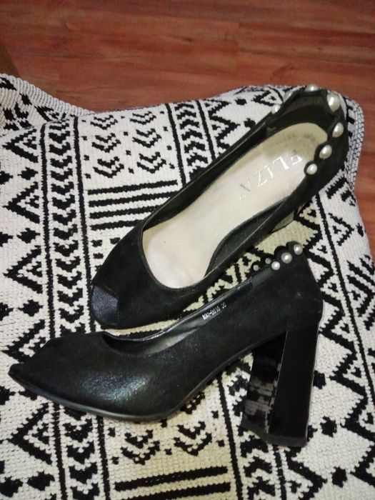 Обувки на висок ток