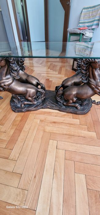 Уникална холна маса.