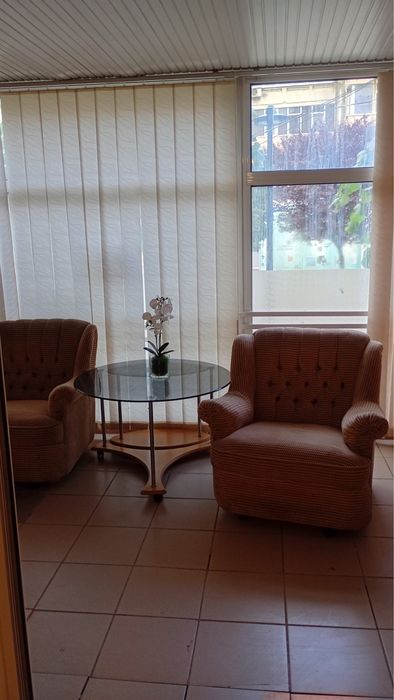 Apartament de închiriat- spațios, stradal,poziție excelentă