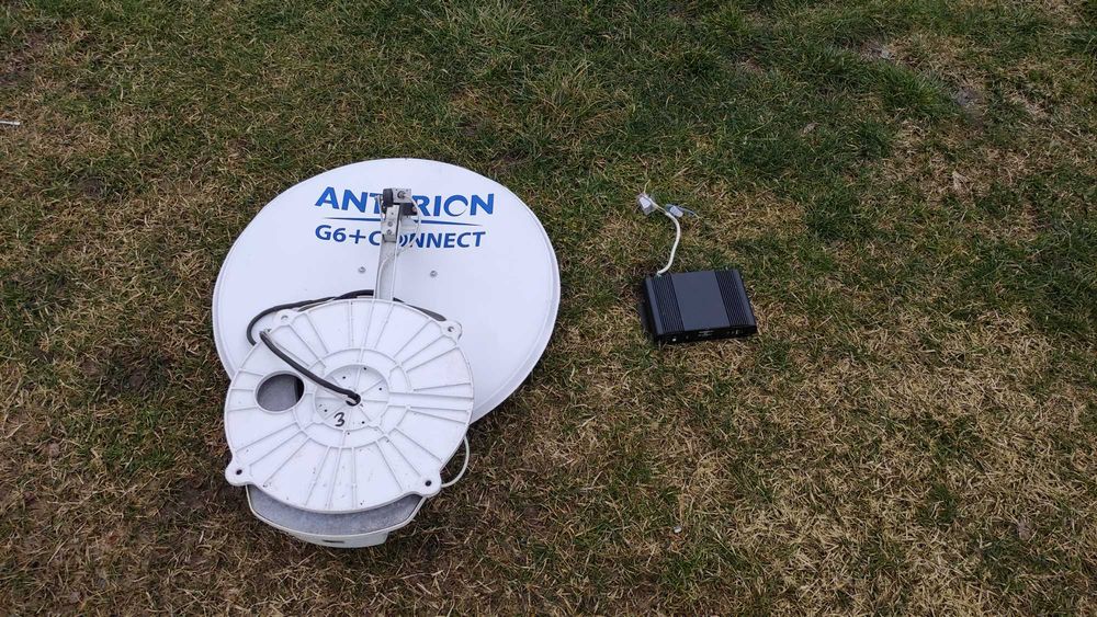 Antena satelit automata marca Antarion.