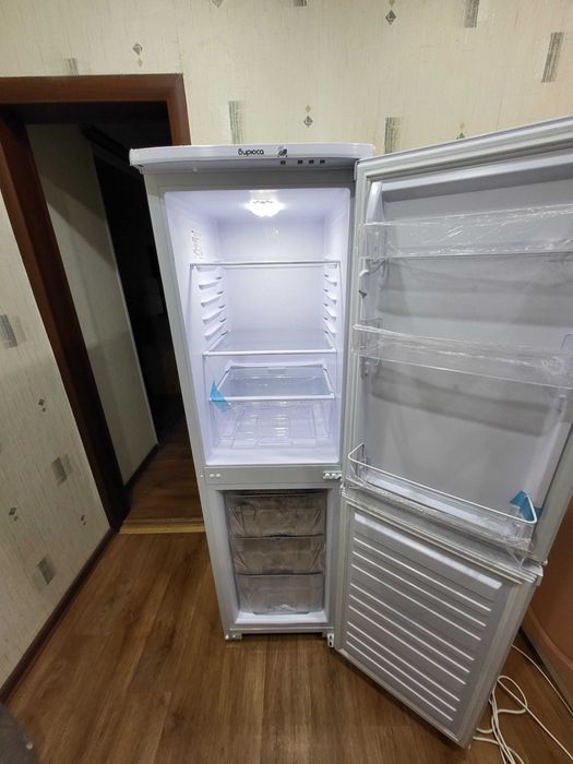 Продам двухкамерный холодильник Бирюса