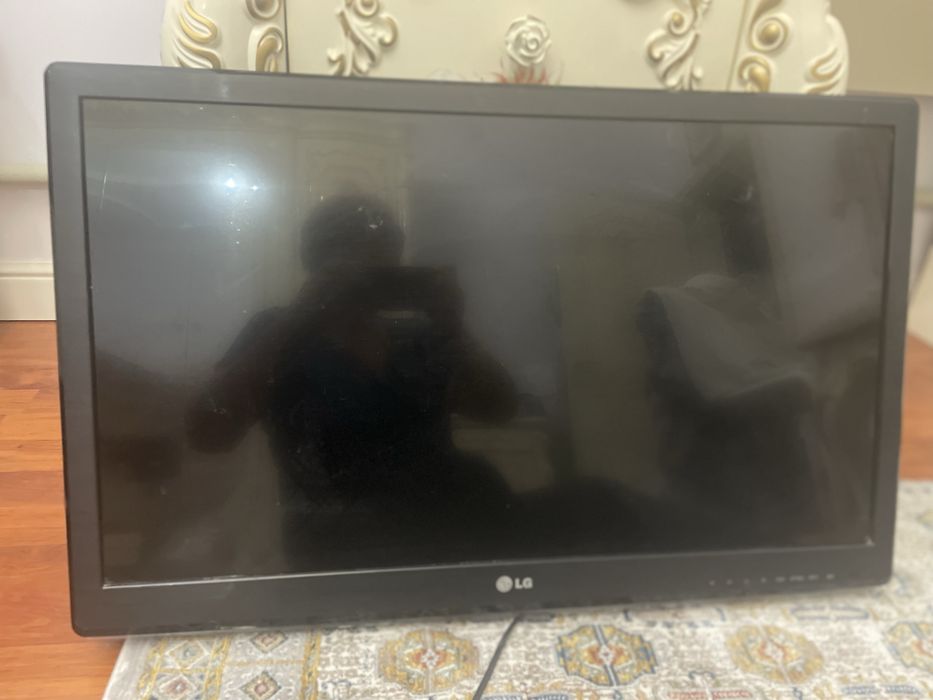 Телевизор LG  диогонал 80