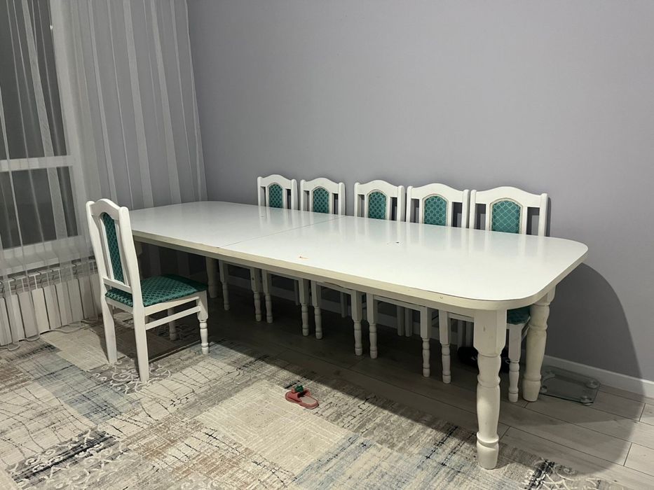 Стол со стульями продается 3м