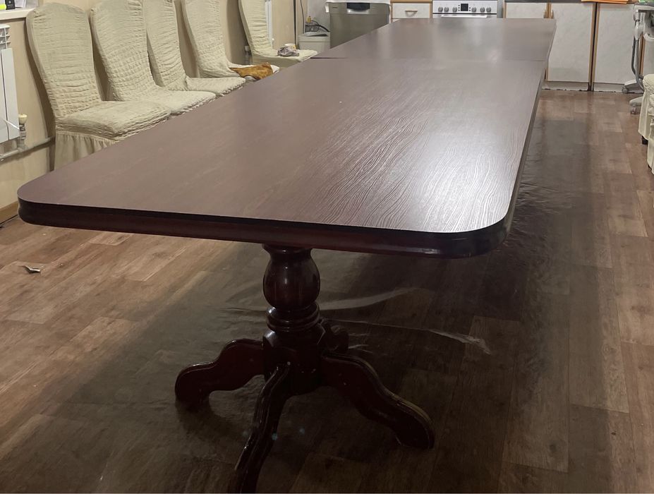 Стол для гостей