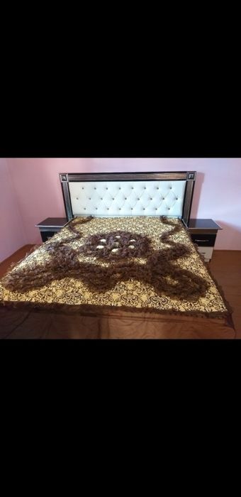 Двуспальная кровать