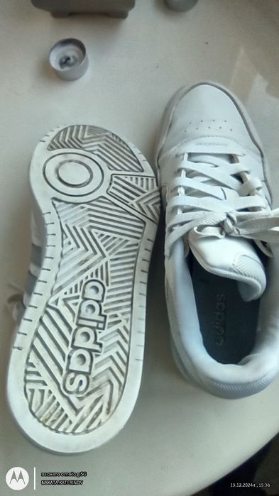 Адидас бели маратонки 38 номер