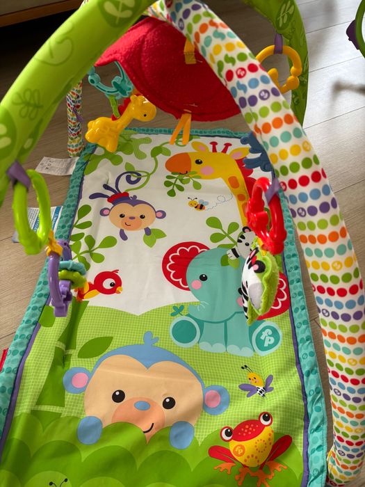 Лот за бебе - шезлонг, активна гимнастика и въртележка за кошара