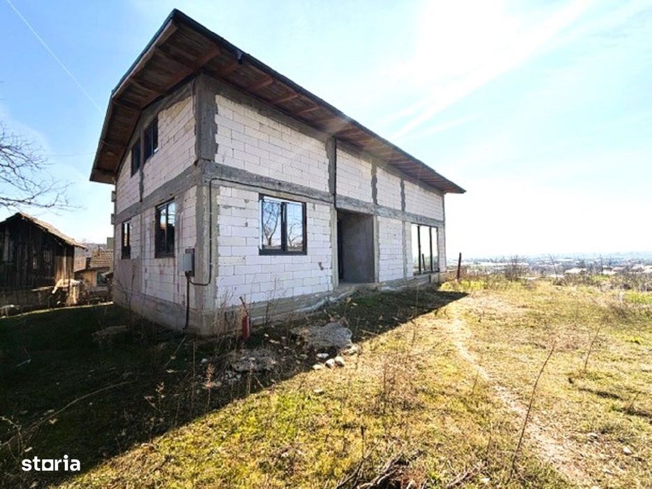 Casa noua 2024 P+M +casa existenta pe 1490 mp teren toate utilitatile