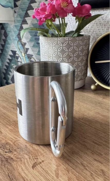 Нова чаша с карабинер Helly Hansen