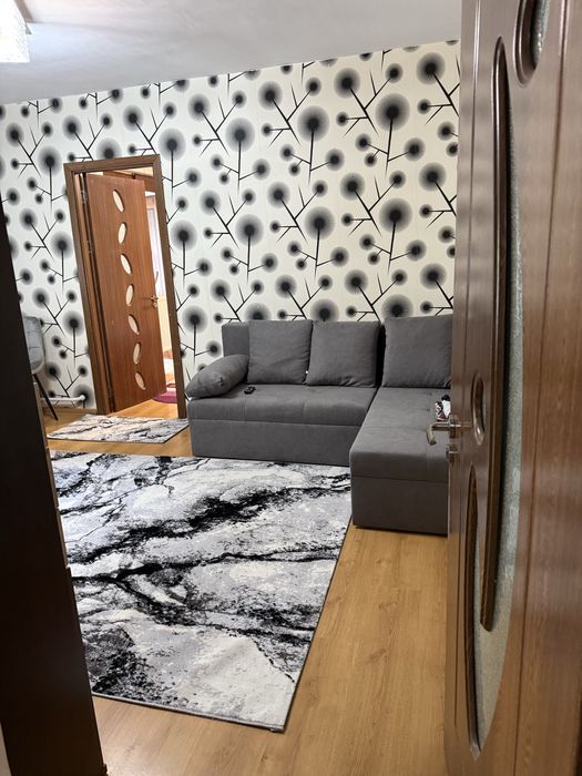 Inchiriez apartament