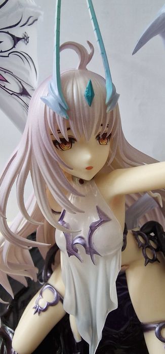 Коллекционная аниме фигурка.