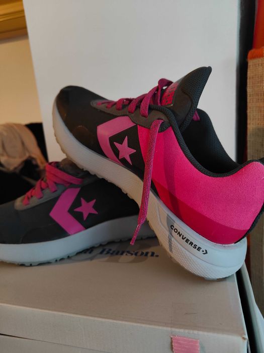 Vând pantofi sport Converse