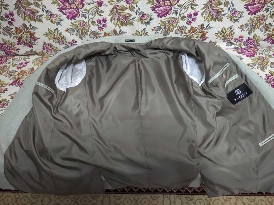 Продам мужской костюм 170000 размер 50-52.Фирма BARKLEY