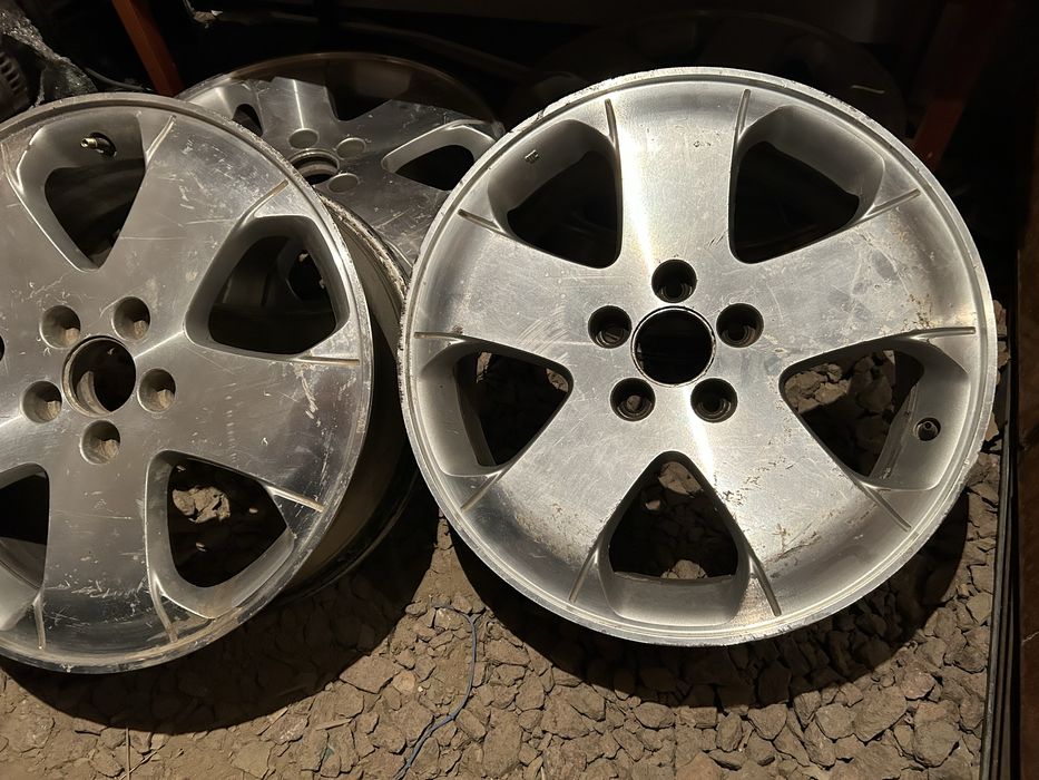 Продам титанки комплект на R18