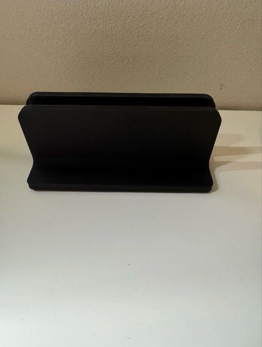 Suport vertical pentru MacBook Air (M2, M3, M4, M5) și MacBook Neo