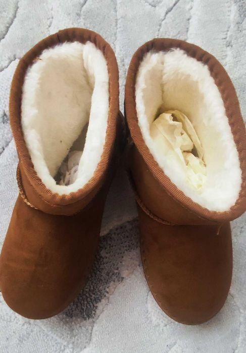 Чисто нови  ботуши