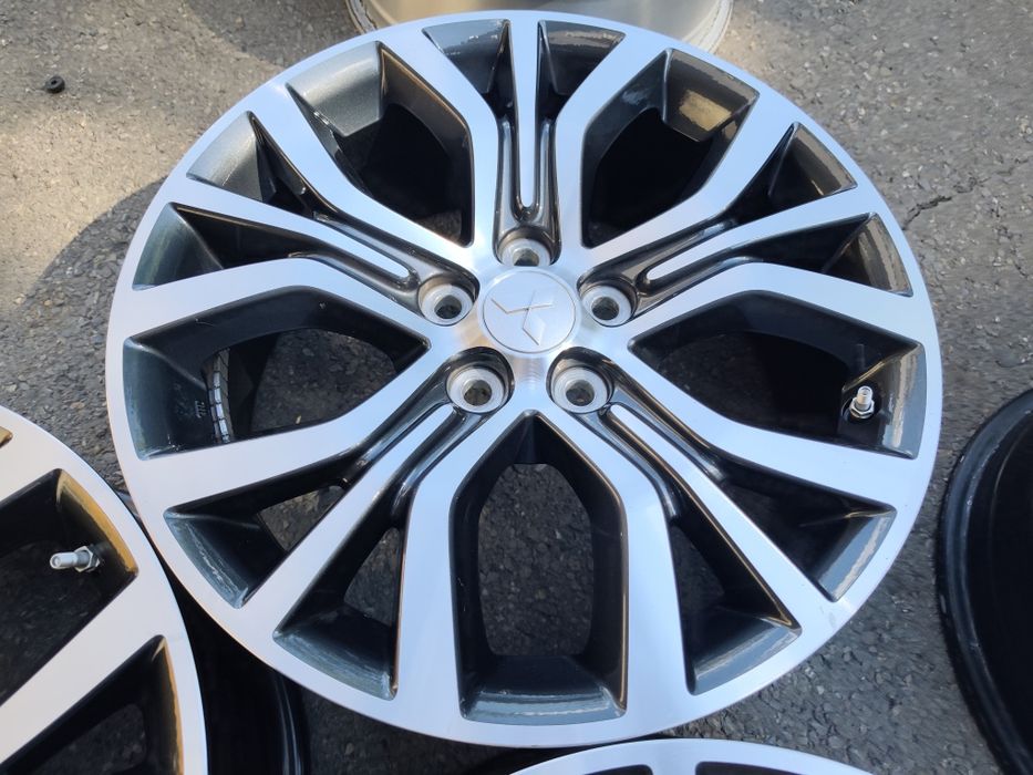 18" оригинални алуминиеви джанти за Mitsubishi.