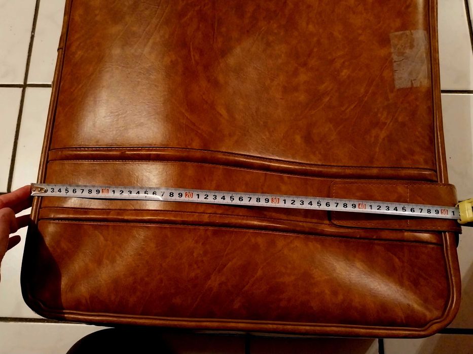 Куфар от изкуствена кожа