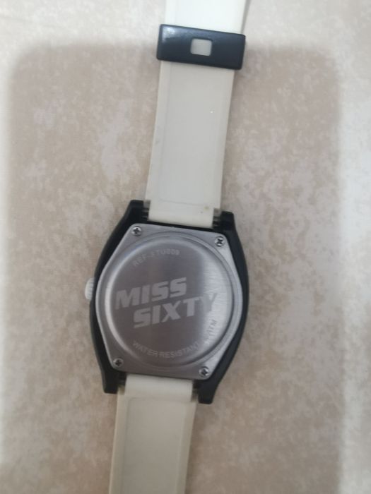 Часовник "MISS SIXTY"