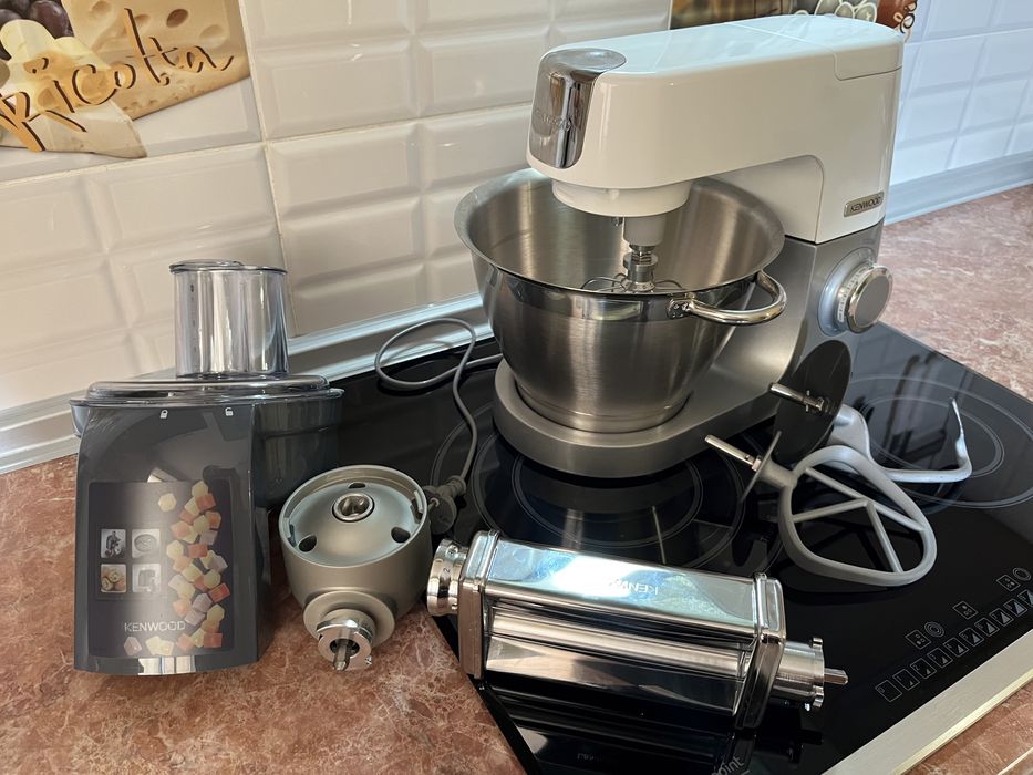Планетарный миксер Kenwood Chef Sense