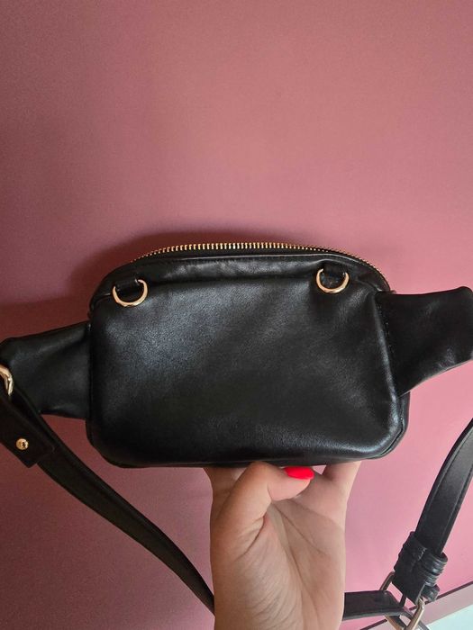 Спортна черна чанта - Guess